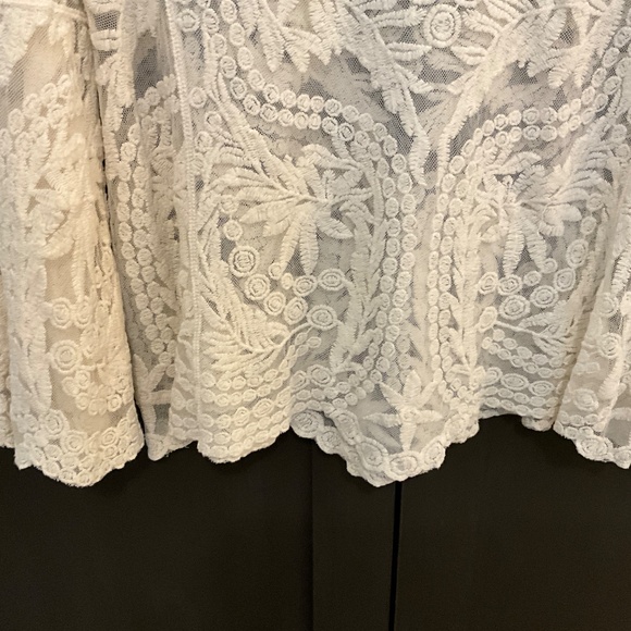 Beautiful sheer cream blouse - Picture 4 of 4